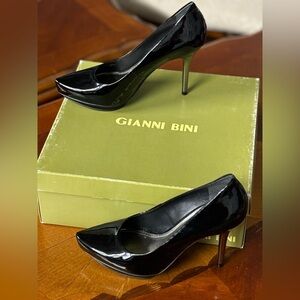 Gianni Bini Black and Gold Pumps Size 7.5